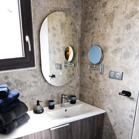 B&B Maison Joyeusete, Cite De Carcassonne 7 Min, Piscine 20m Chauffee Toute L'annee, Clim, Parking 4*