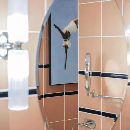 Maison Joyeusete, Cite De Carcassonne 7 Min, Piscine 20m Chauffee Toute L'annee, Clim, Parking Bed & Breakfast Berriac