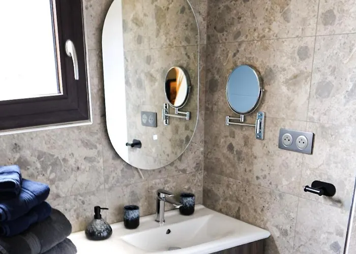 Bed and Breakfast Maison Joyeusete, Cite De Carcassonne 7 Min, Piscine 20m Chauffee Toute L'annee, Clim, Parking 4*