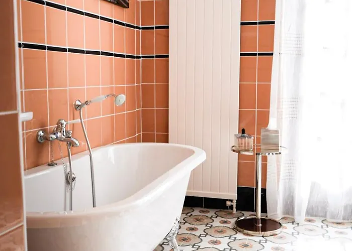 Maison Joyeusete, Cite De Carcassonne 7 Min, Piscine 20m Chauffee Toute L'annee, Clim, Parking Bed and Breakfast Berriac